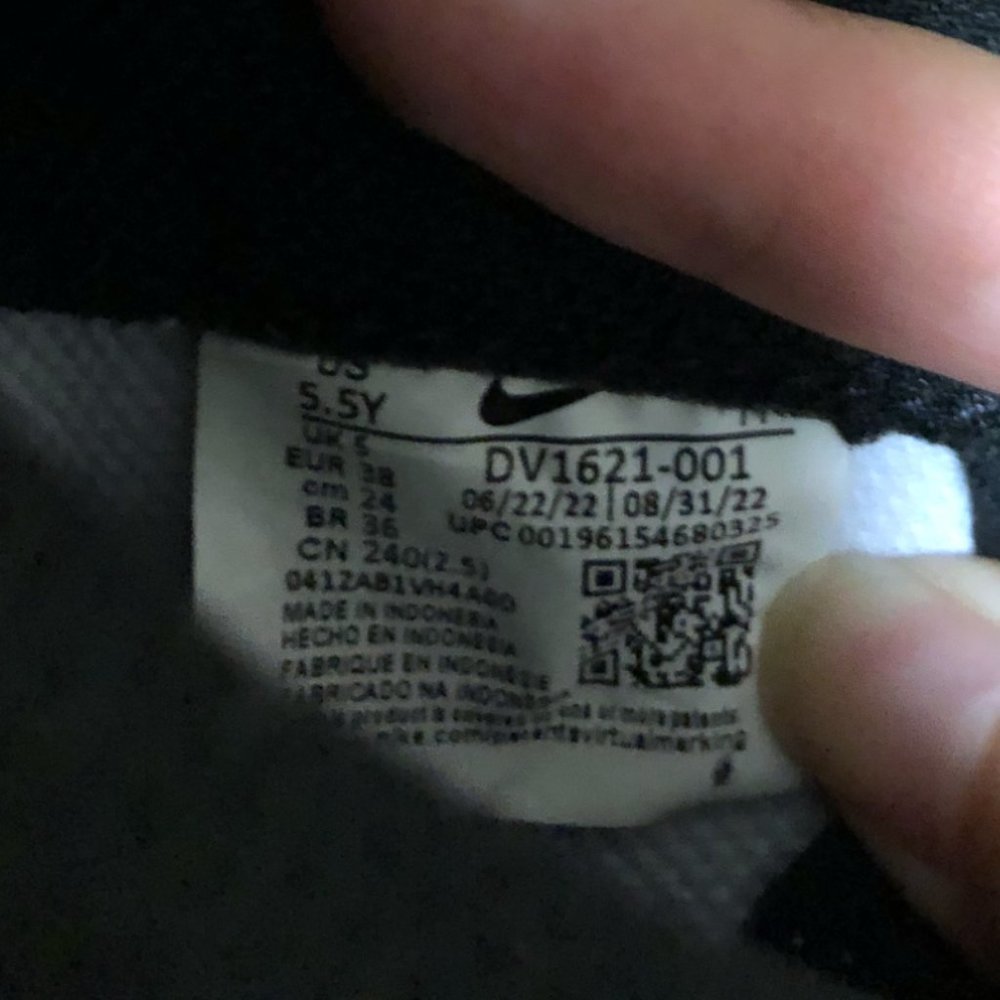 NIKE Air Force 1 Black & White Youth/Kids Size 5.5 - Picture 8 of 9